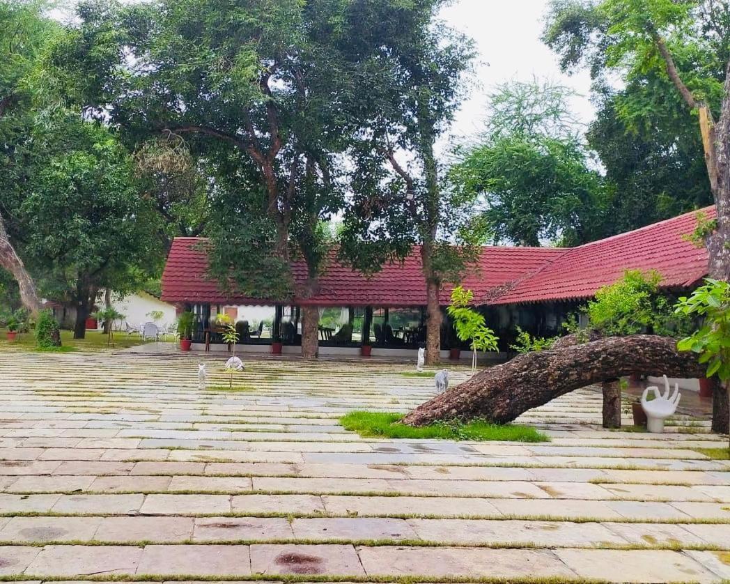 Aranya Vilas - A Nature Resort Udaipur Exterior foto